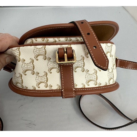 COPY - CELINE MEDIUM FOLCO BAG IN TRIOMPHE CANVAS AND CALFSKIN NEW W/Tags & Dus… - Picture 4 of 16